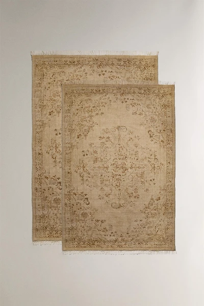 WOOL AREA RUG WITH A FLORAL PRINT