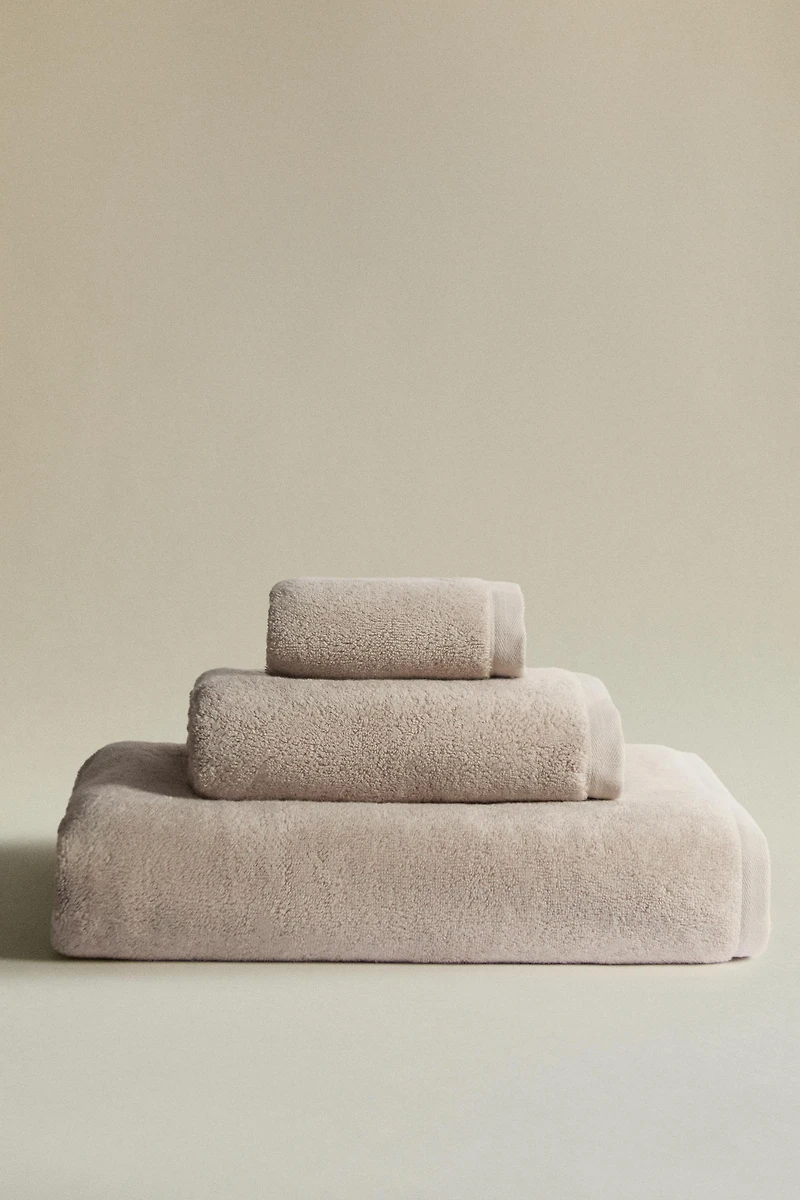 EXTRA SOFT COTTON BATH TOWEL (700 GXM²)