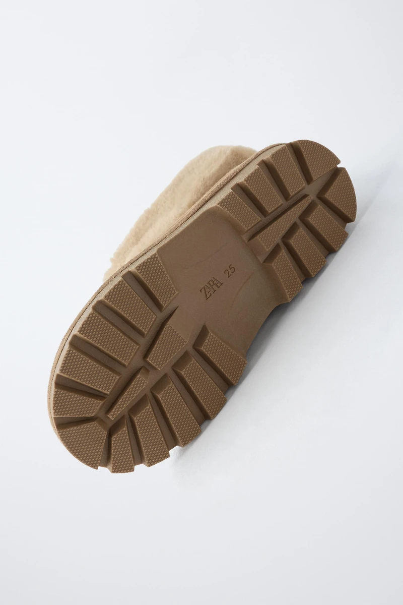 MINNIE MOUSE © DISNEY FUR BOOTS