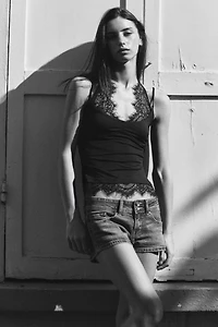 CONTRAST LACE HALTER TOP