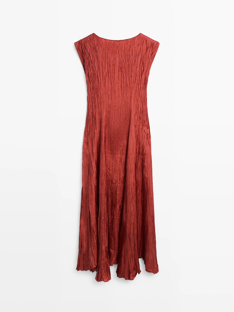 Robe longue plissée satinée