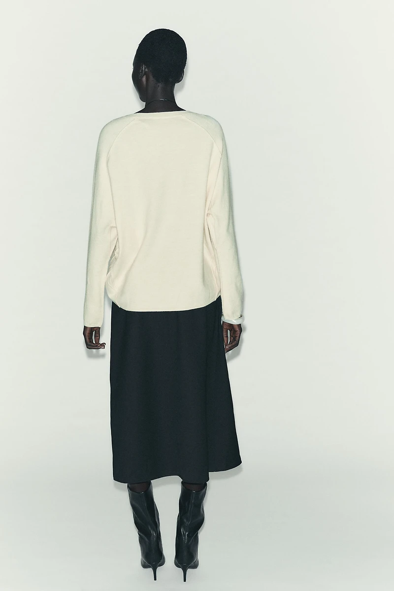 OVERSIZED KNIT SWEATER