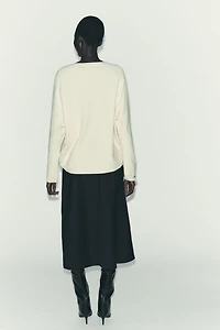 OVERSIZED KNIT SWEATER