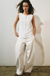 BUTTONED SLEEVELESS TOP