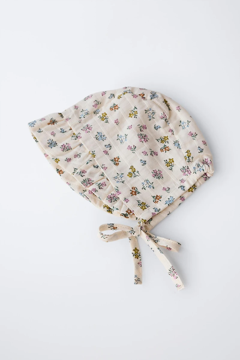 FLORAL TEXTURED RUFFLED BONNET