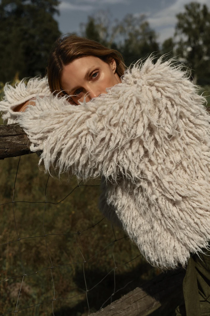 GILET EN MAILLE À FRANGES EFFET BROSSÉ
