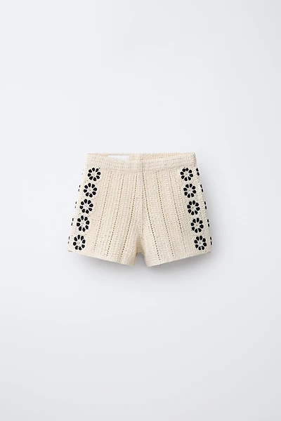 KNIT CROCHET FLORAL SHORTS