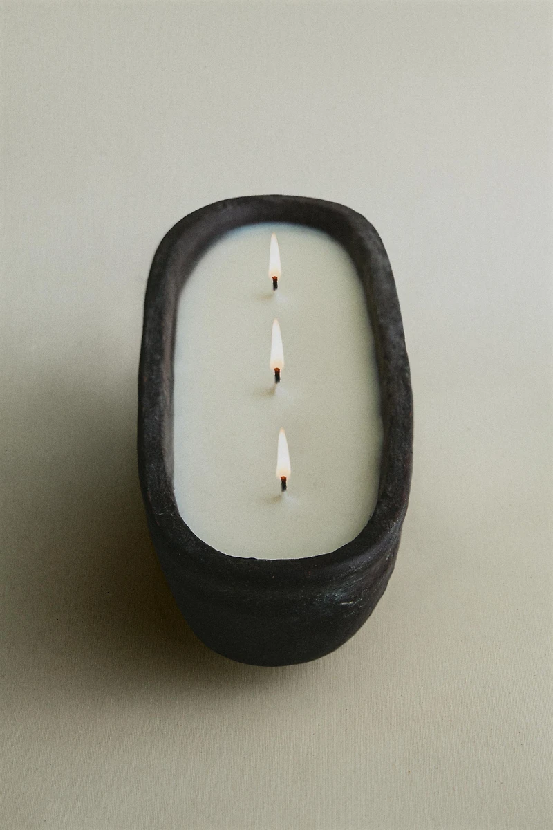 GR) LEATHER AMBER SCENTED CANDLE