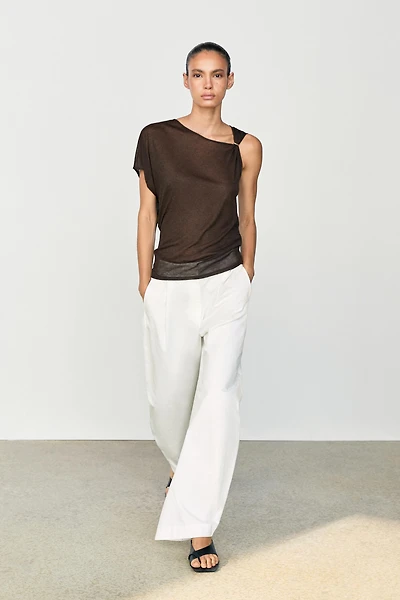 Asymmetric drop sleeve fluid top