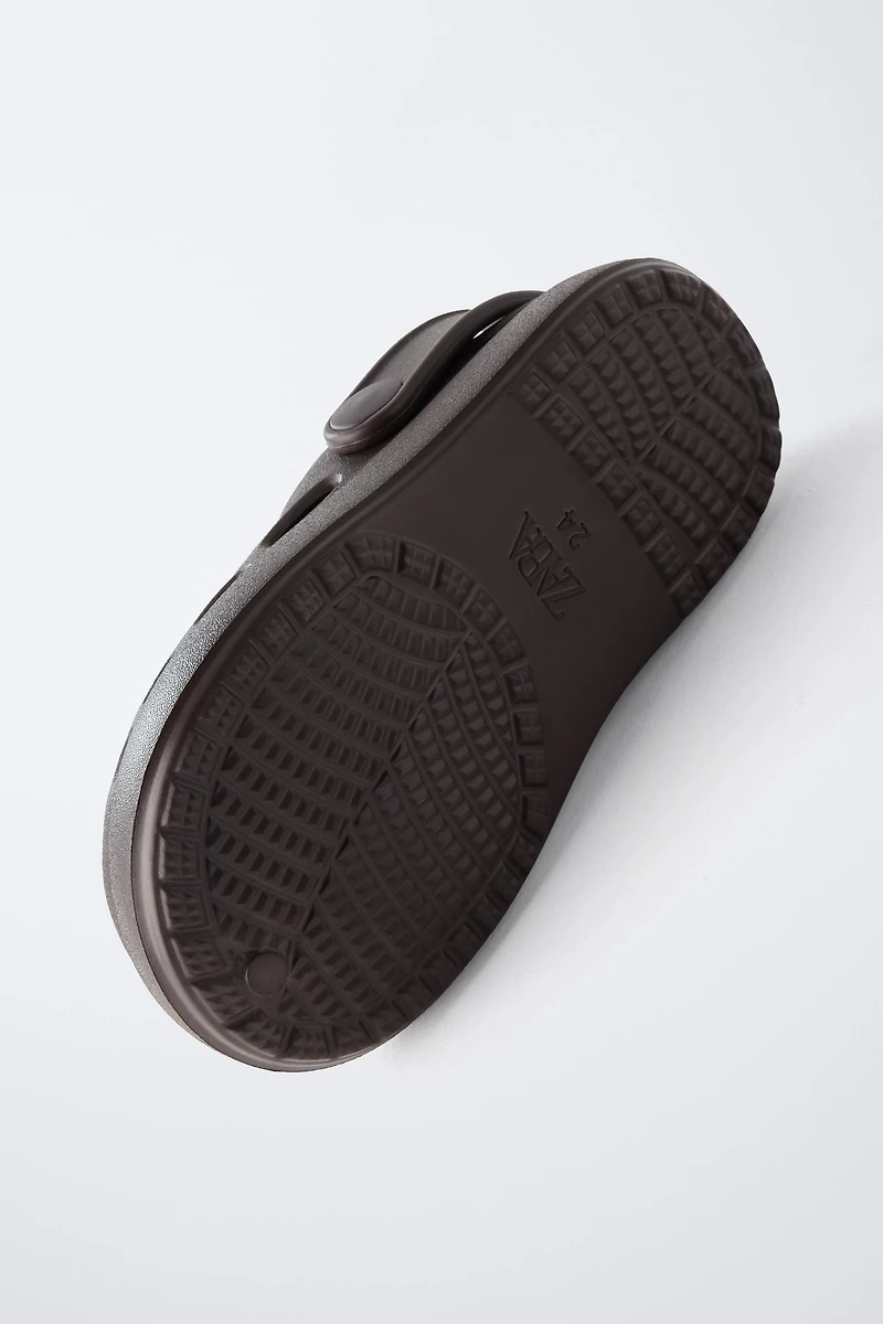 RUBBER CLOGS