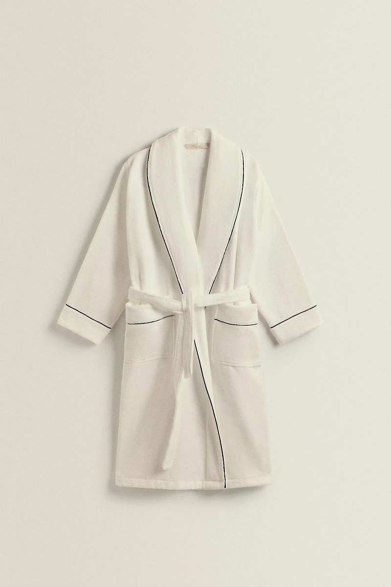 BATHROBE WITH PIPING (400 GXM²)