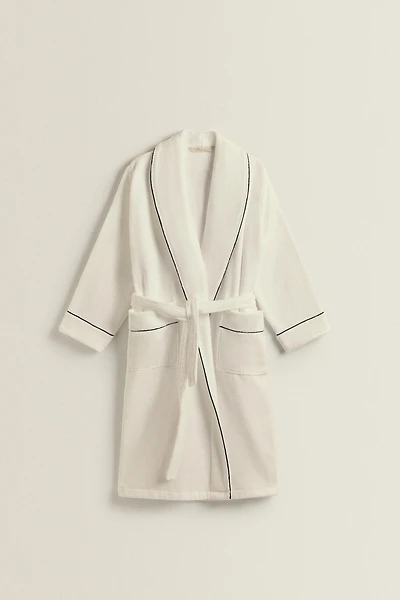 BATHROBE WITH PIPING (400 GXM²)