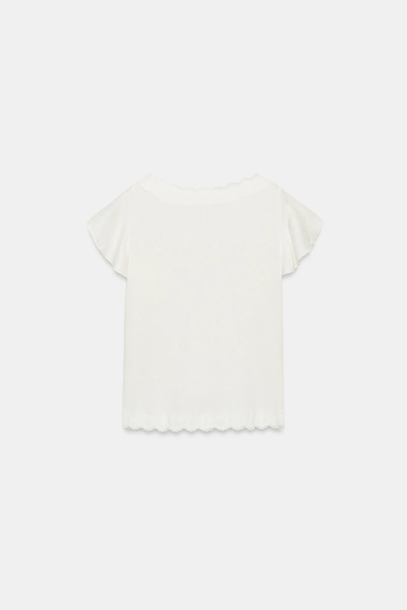 RUFFLED LACE SLEEVE TOP