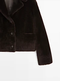 Veste moutonnée courte en peau