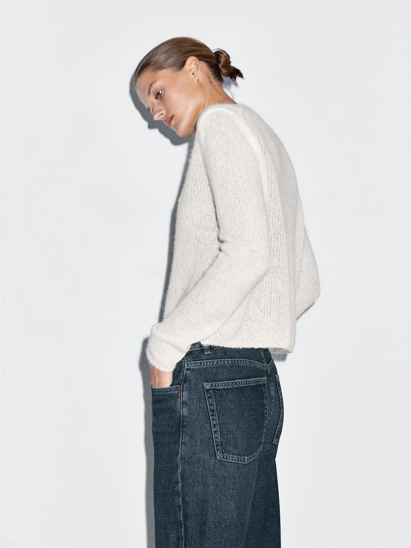 Low-waist straight-leg jeans with turn-up