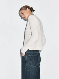 Low-waist straight-leg jeans with turn-up