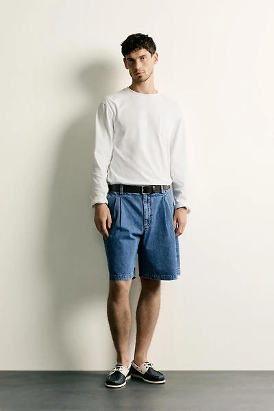 REGULAR FIT PLEATED DENIM SHORTS