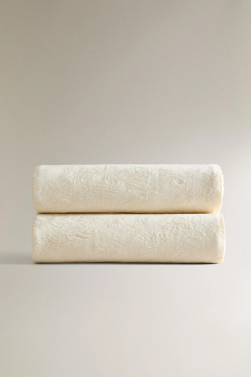 FLORAL JACQUARD BEDSPREAD