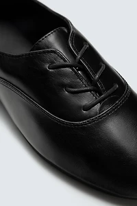 LEATHER SHOES WITH VIBRAM® SOLE AARON LEVINE X ZARA