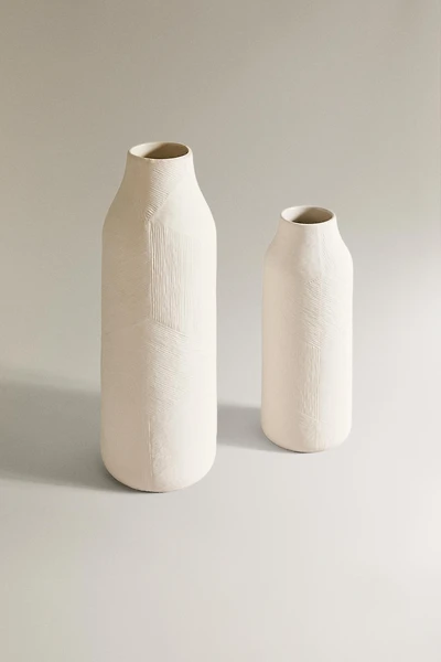 TEXTURED CERAMIC VASE