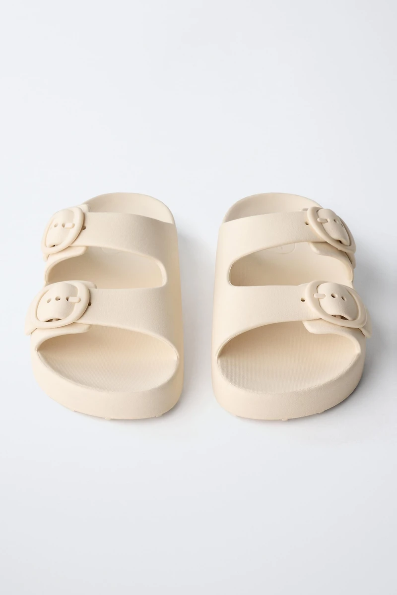SANDALES À BOUCLES GOMMÉES