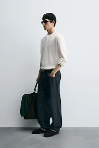 TEXTURED CONTRAST COLLAR T-SHIRT