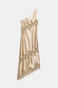 ROBE STYLE LINGERIE ASYMÉTRIQUE