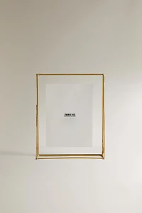 TRIANGULAR STRUCTURE PICTURE FRAME