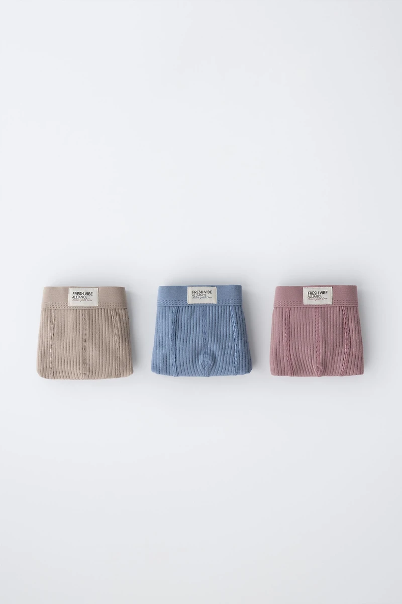 AGES 6- / THREE-PACK OF RIBBED BOXERS WITH LABEL
