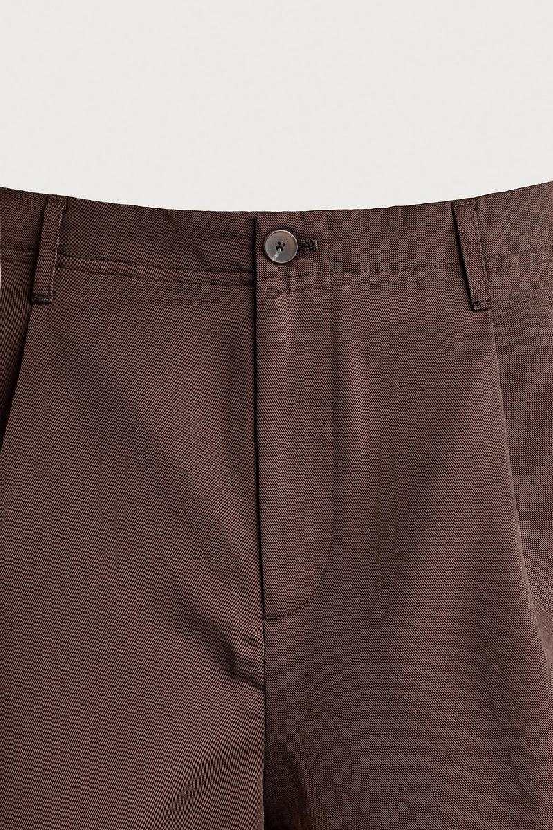 LINEN-COTTON RELAXED-FIT PLEATED BERMUDA SHORTS