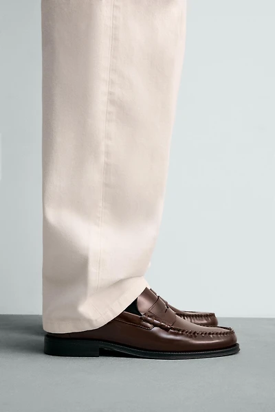 MOCASSINS EN CUIR AVEC MASQUE
