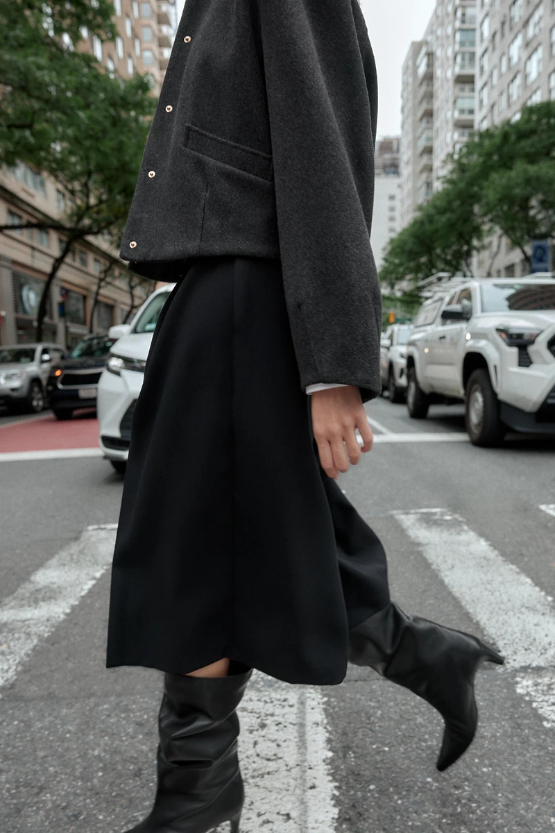 LONG SHORTS WITH CONTRAST STITCHING