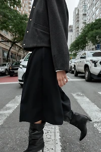 LONG SHORTS WITH CONTRAST STITCHING