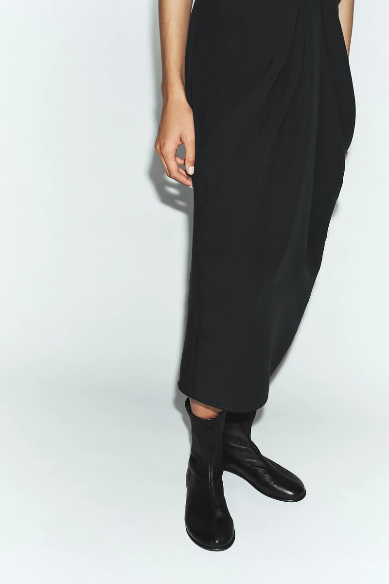 SOFT LEATHER ANKLE BOOTS
