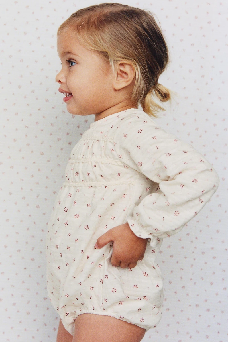 LACE TRIM FLORAL BODYSUIT