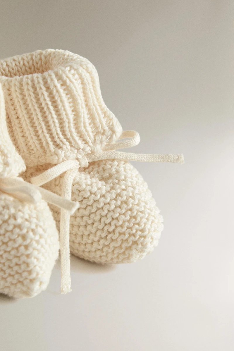 BABY KNIT BOOTIES
