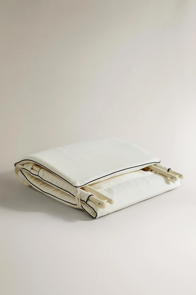 FOLDABLE BEACH FLOOR LOUNGER