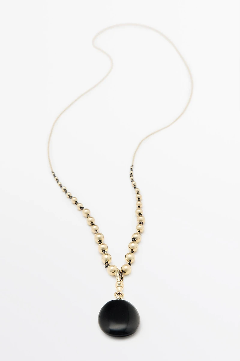 Beaded chain necklace with onyx piece