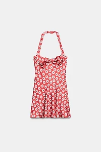 ROBE COURTE À ENCOLURE AMÉRICAINE ET FLEURS