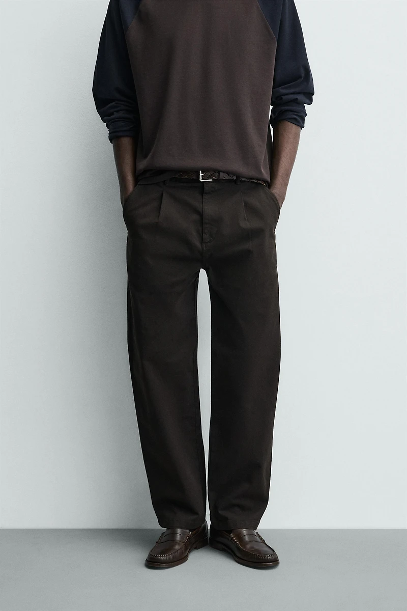 RELAXED FIT PLEATED PANTS