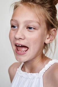 LINEN BLEND HALTER TOP