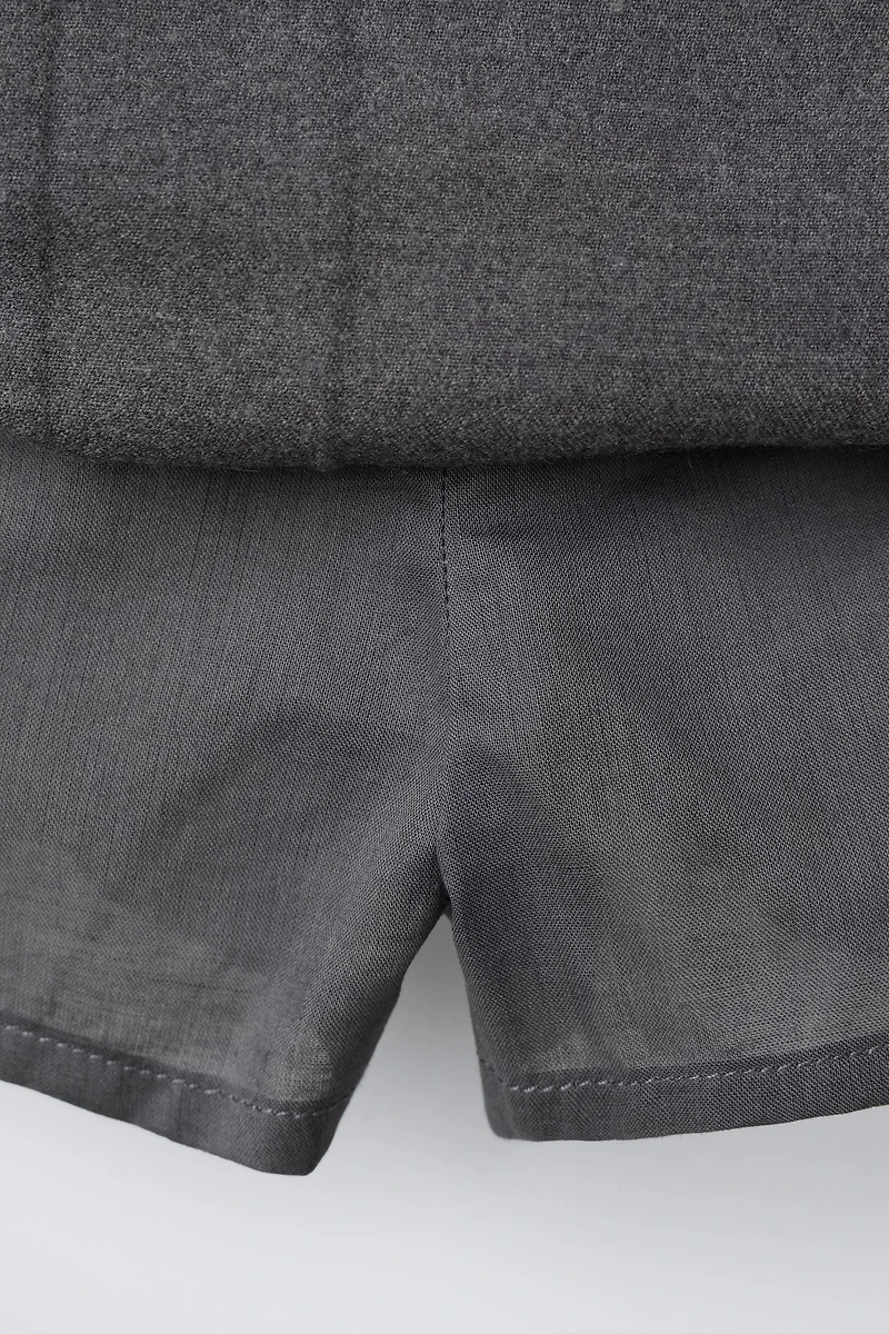 JUPE-SHORT PLIS PLATS LACETS