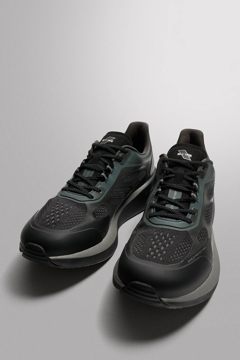 RUNNING SNEAKERS