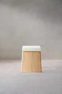 STOOL 02