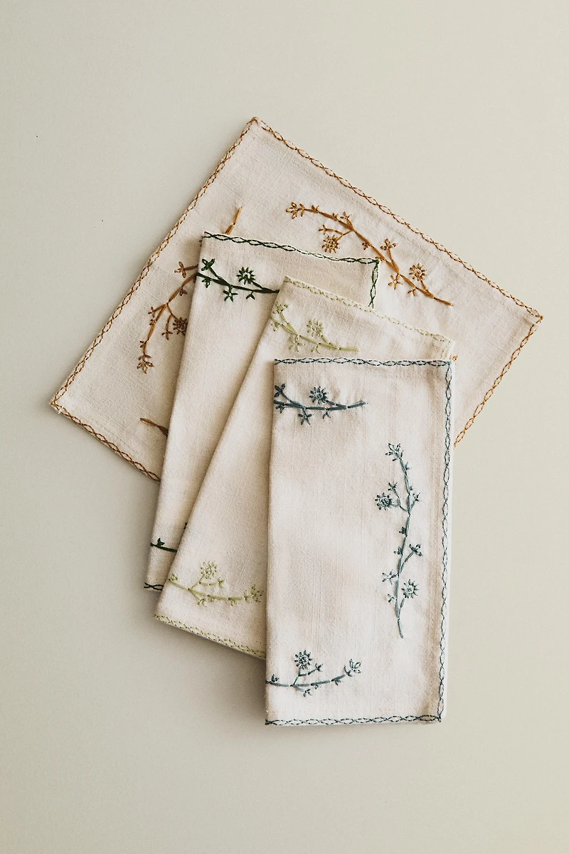 EMBROIDERED PLANT NAPKIN SET (PACK OF 4)