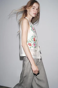 FLORAL EMBROIDERED TOP