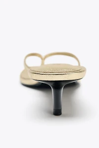 SANDALES KITTEN HEEL À EFFET MÉTALLISÉ