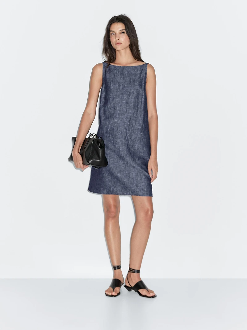 Short dress with low-cut back
