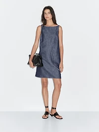 Short dress with low-cut back