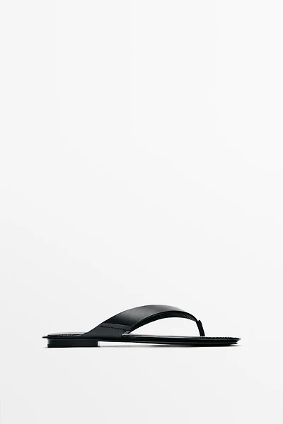 Flat leather sandals